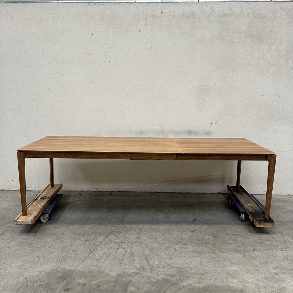 Bok extendable dining table