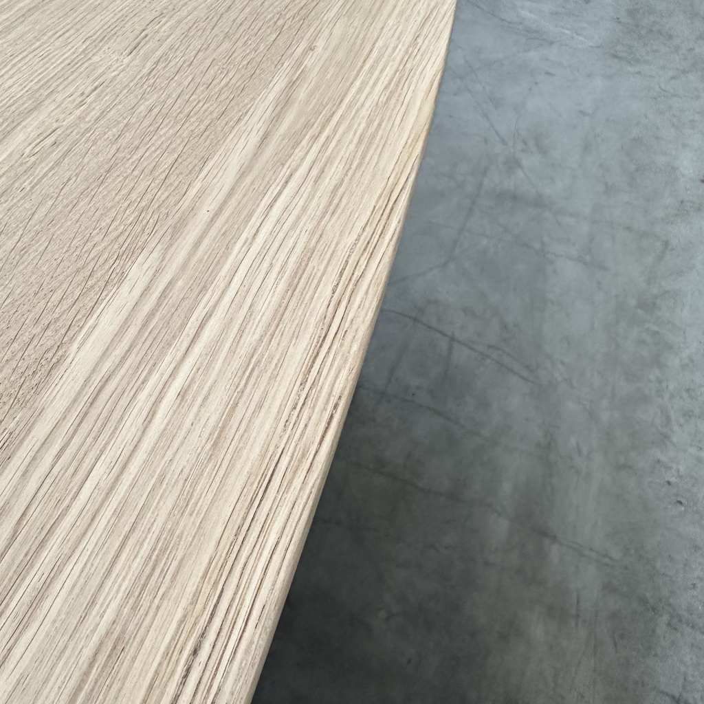 Mikado dining table