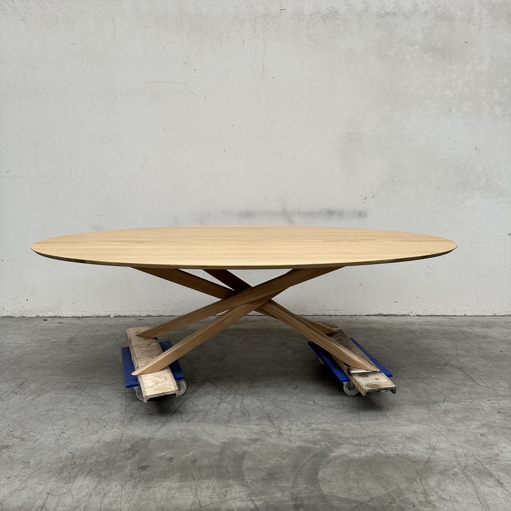 Mikado dining table