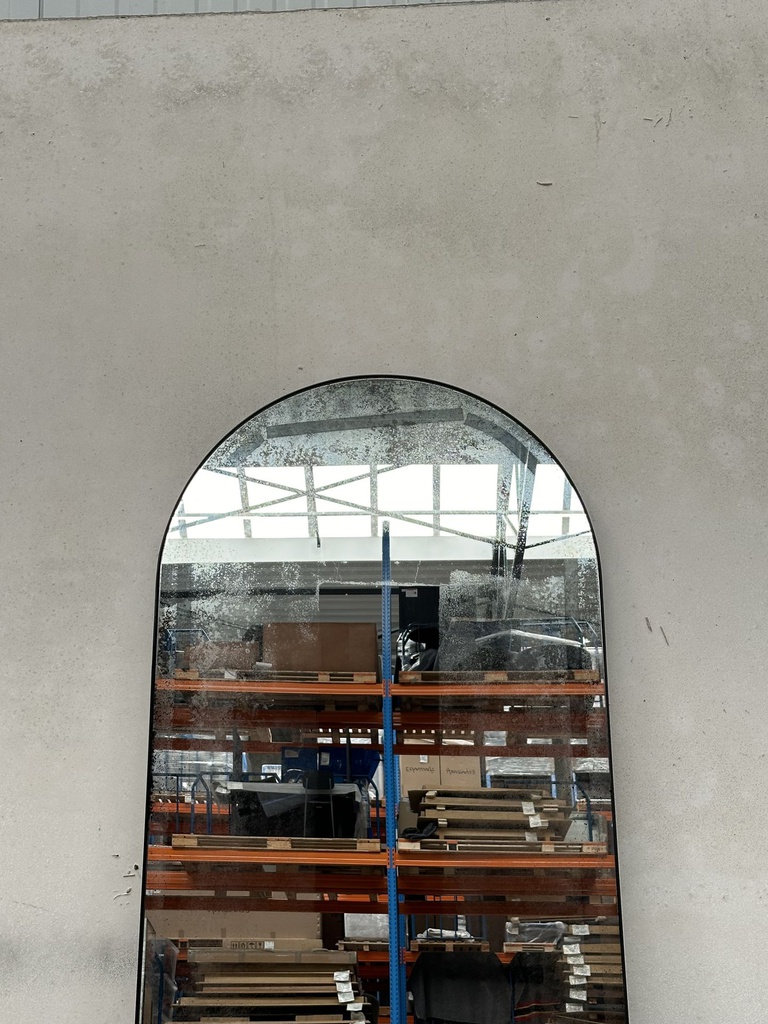 Clear gate floor mirror