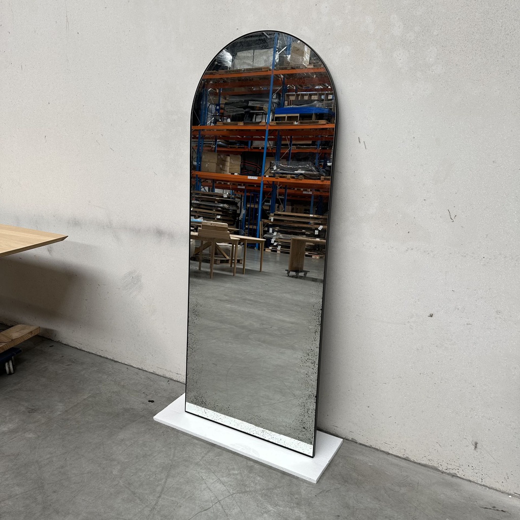 Clear gate floor mirror