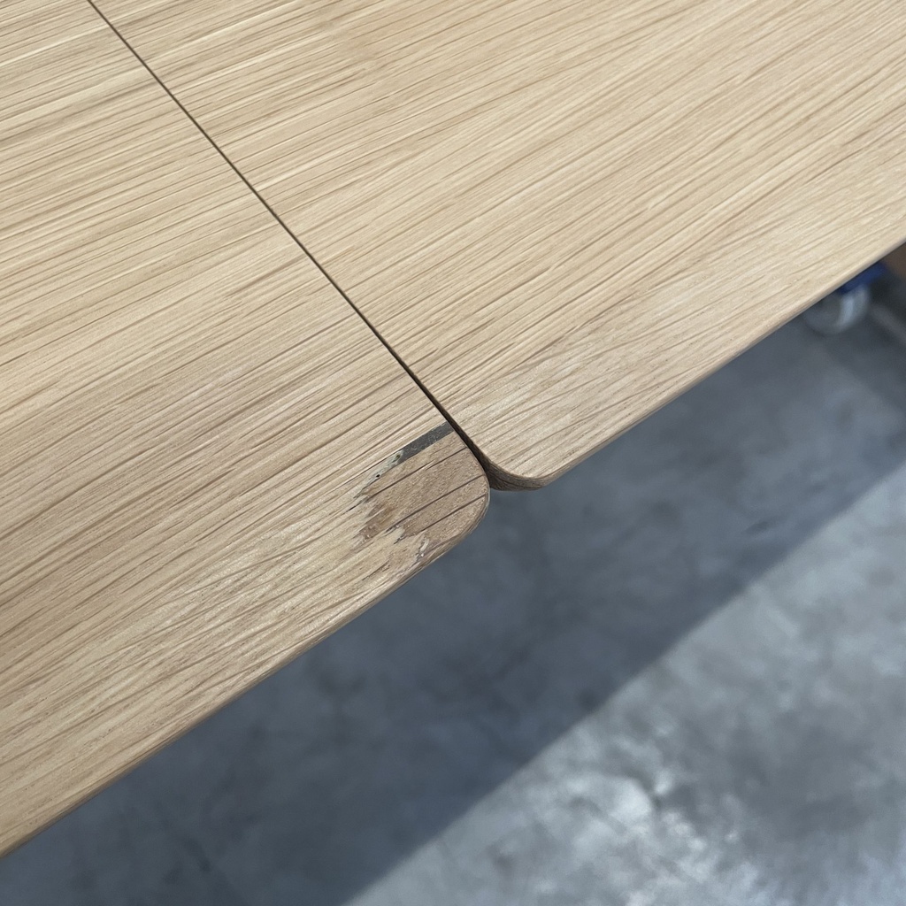 Bok extendable dining table