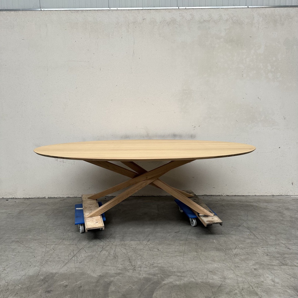 Mikado dining table