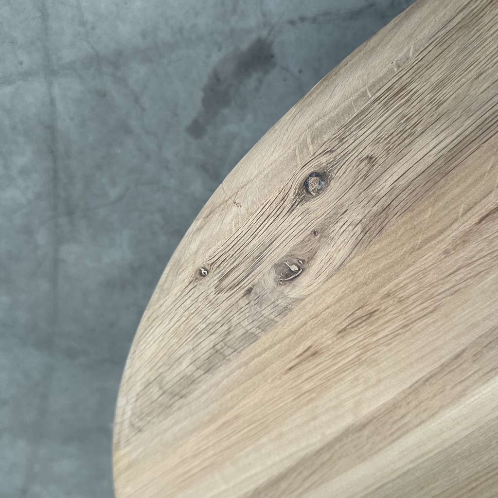 Torsion dining table
