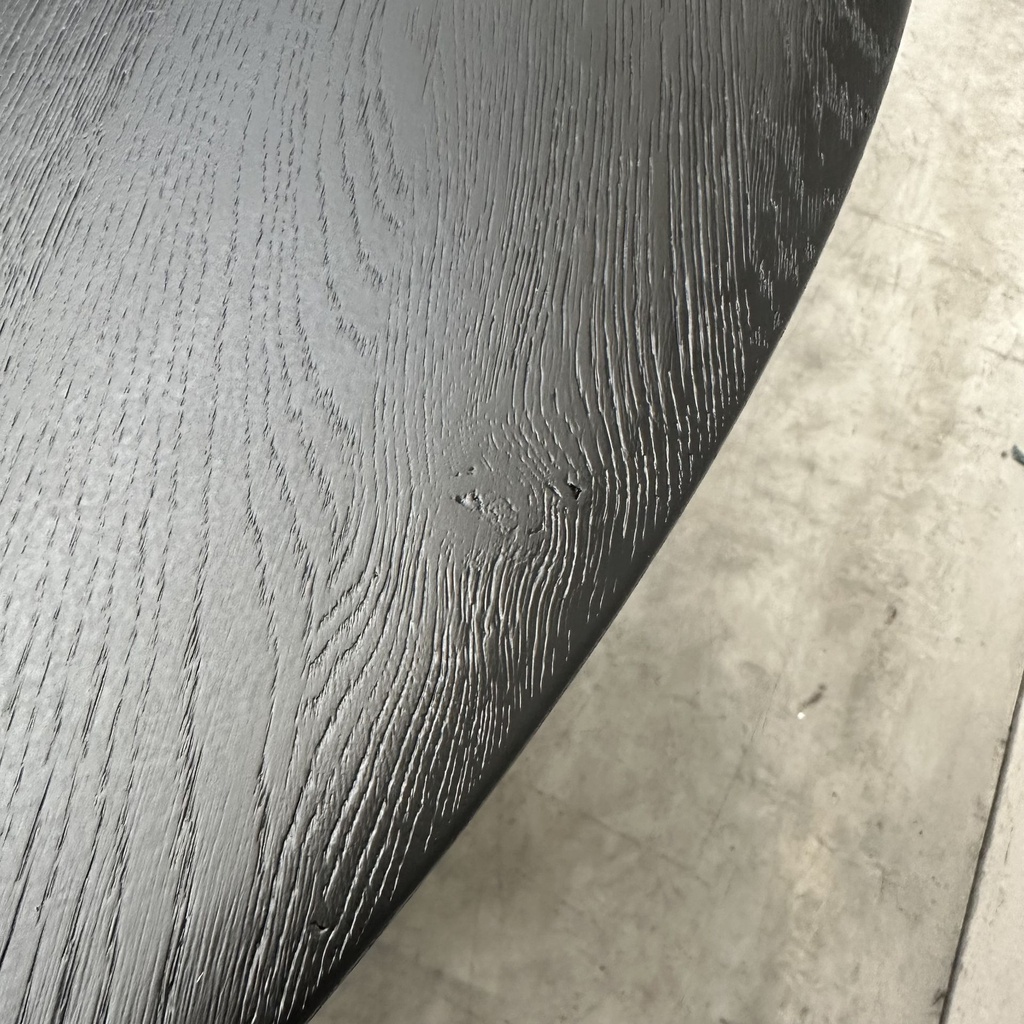 Torsion dining table
