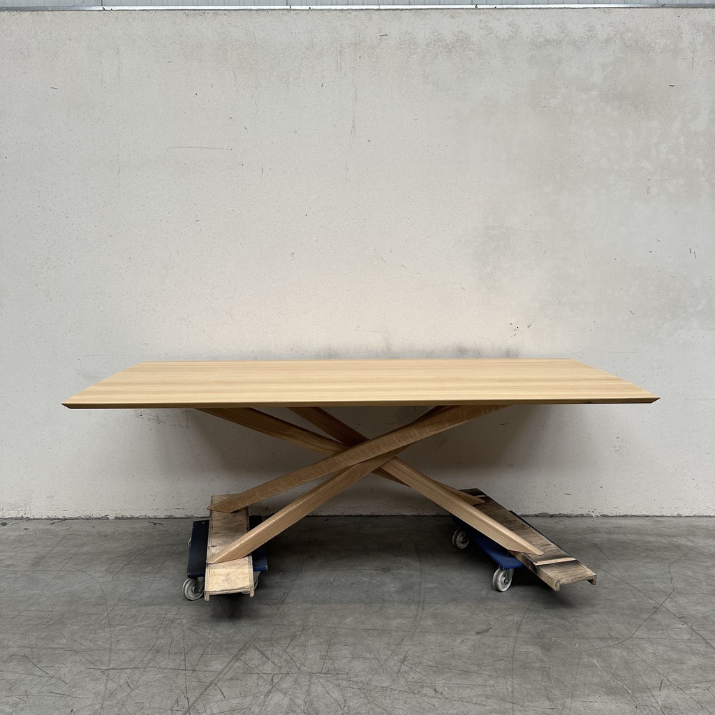 Mikado dining table