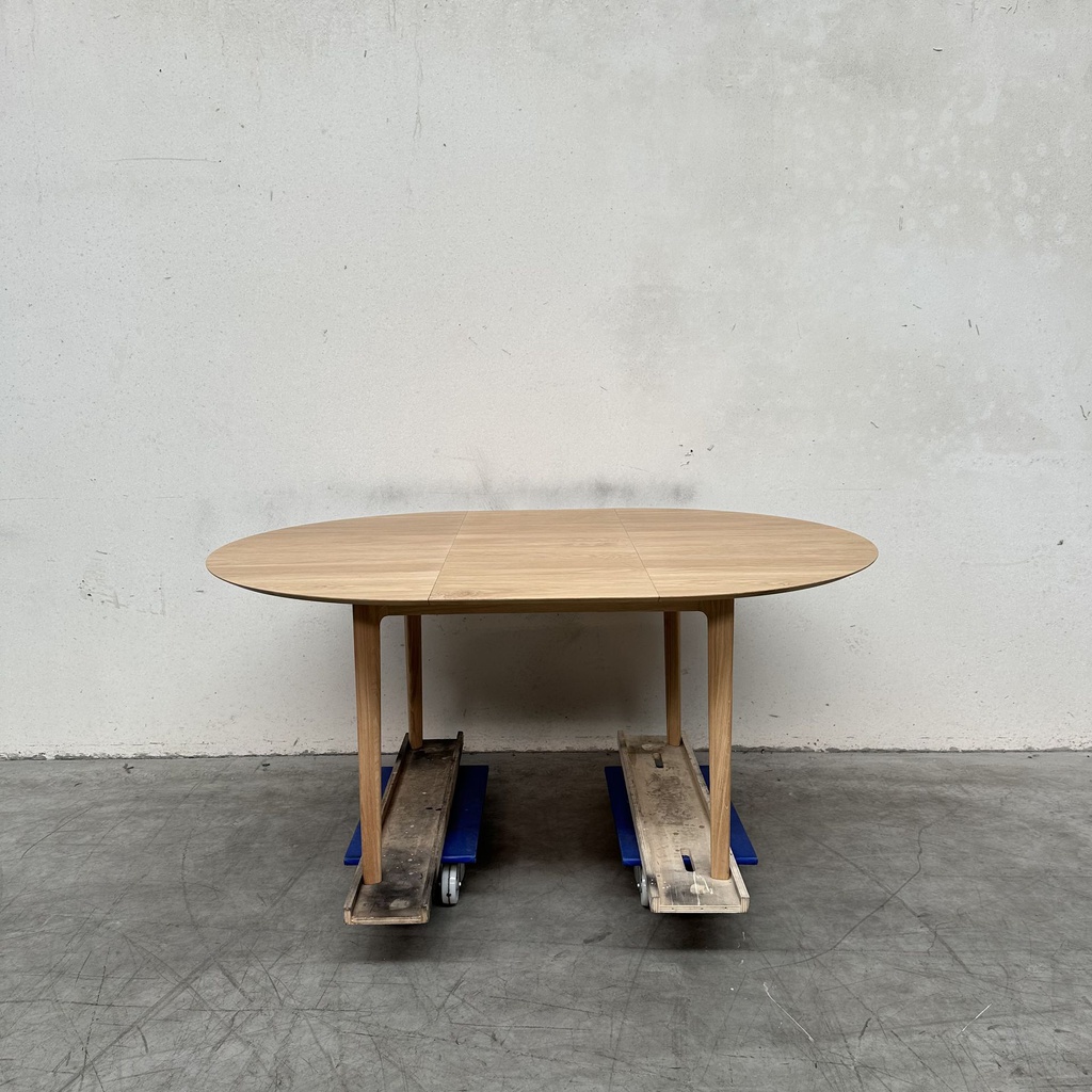 Bok round extendable dining table