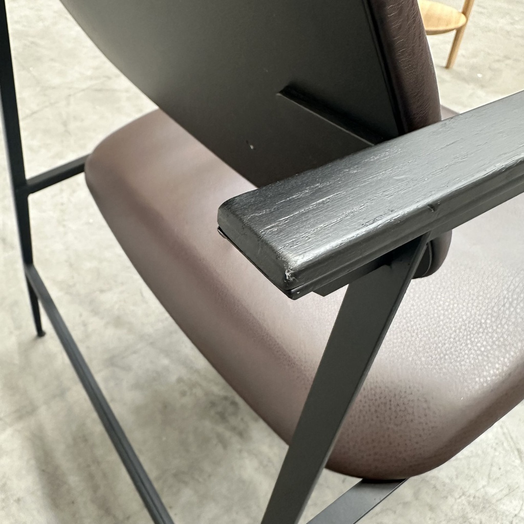 DC lounge chair