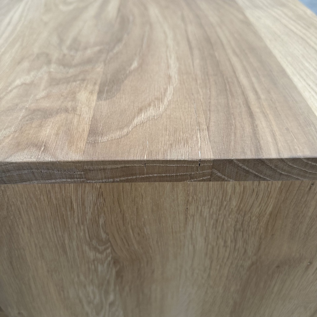 Shadow sideboard