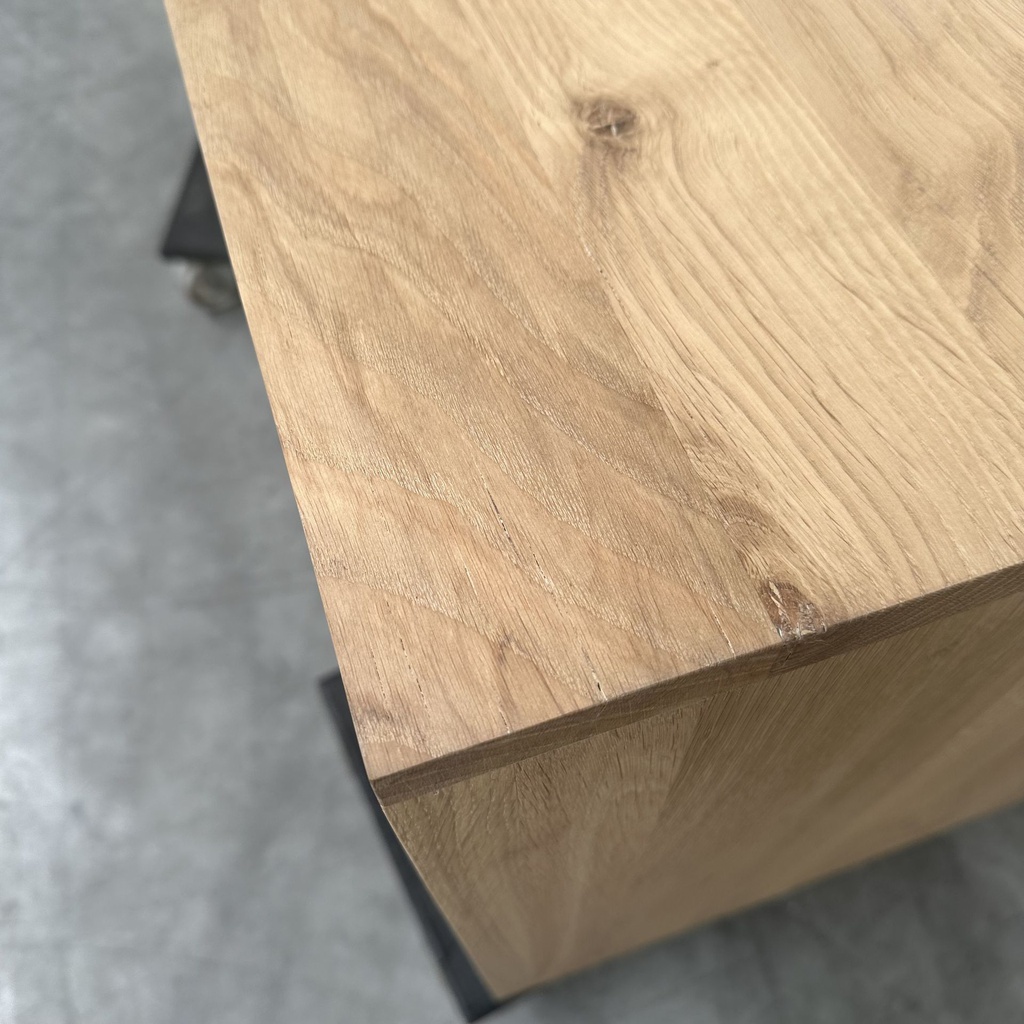 Shadow sideboard