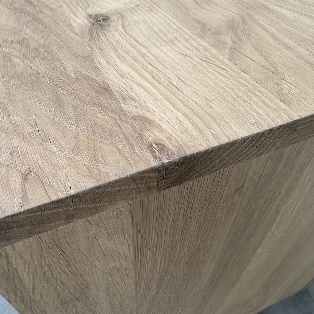 Shadow sideboard
