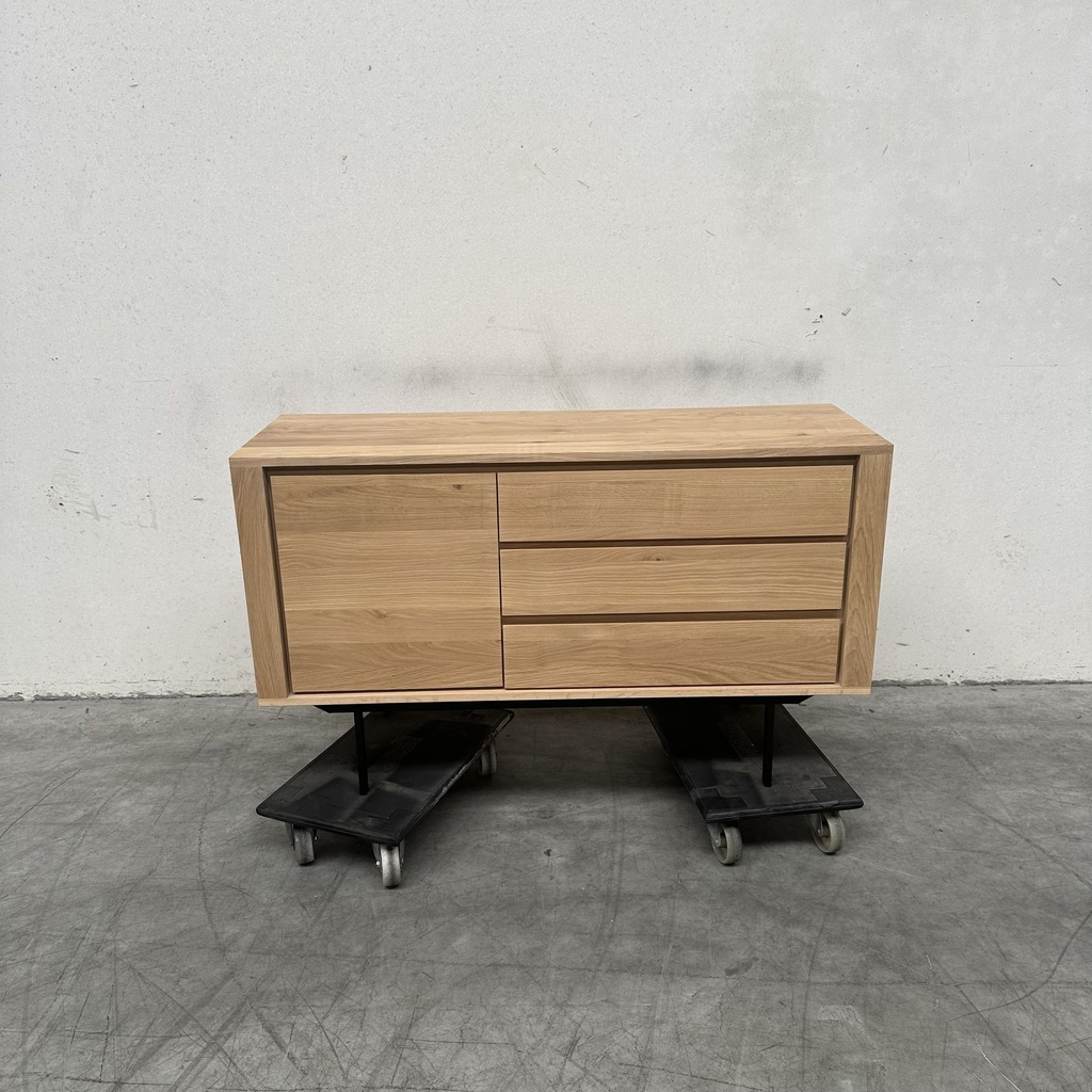 Shadow sideboard