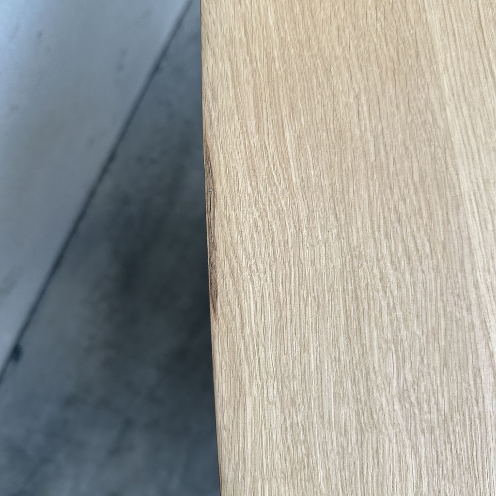Corto dining table