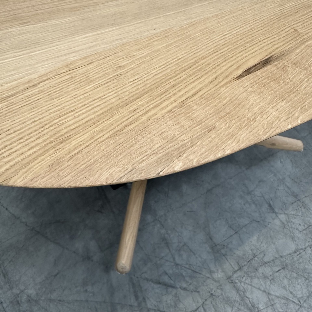 Corto dining table