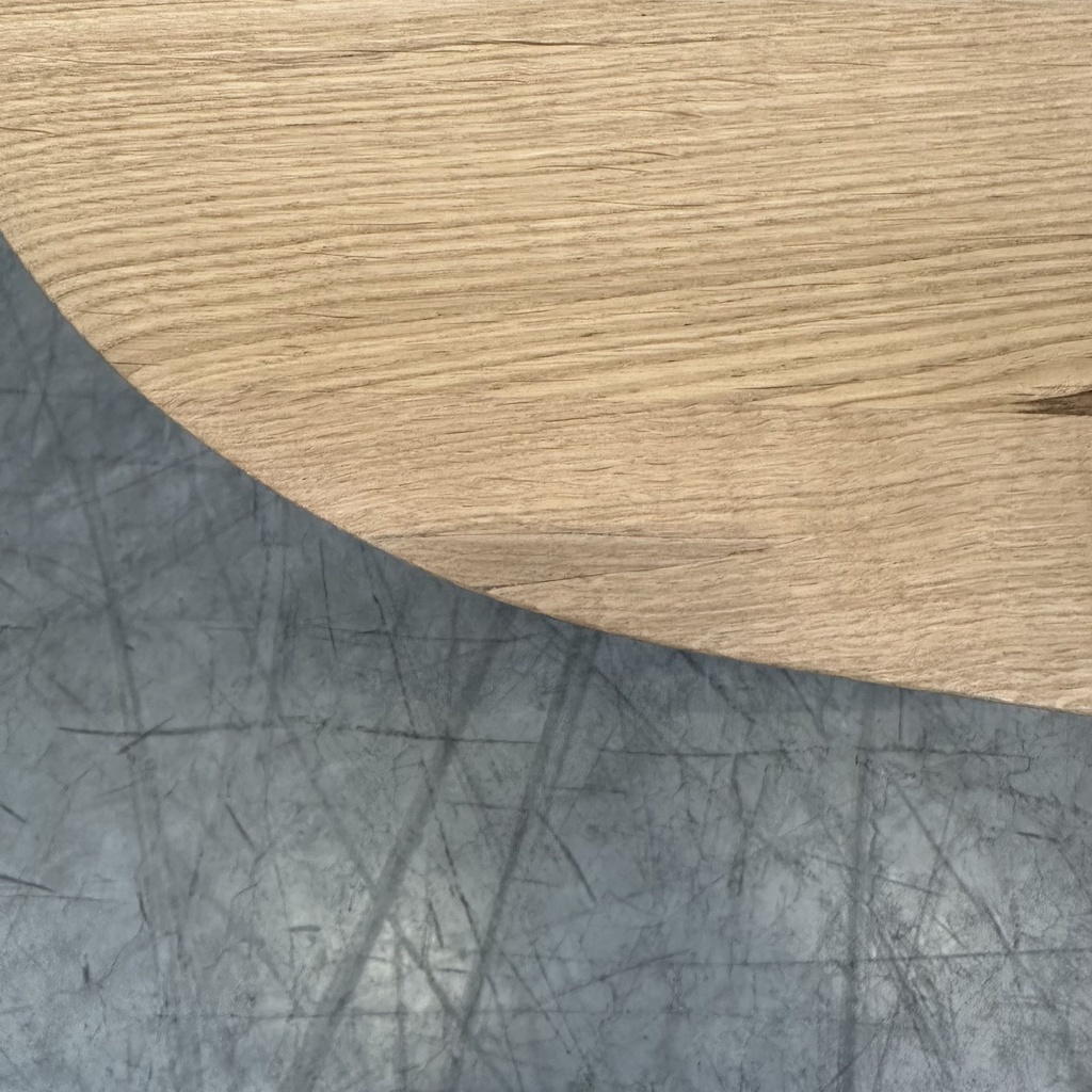 Corto dining table