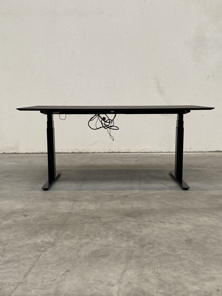 Bok adjustable desk