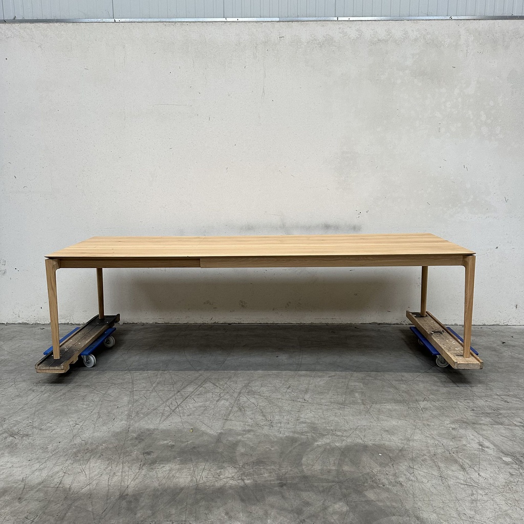 Bok extendable dining table