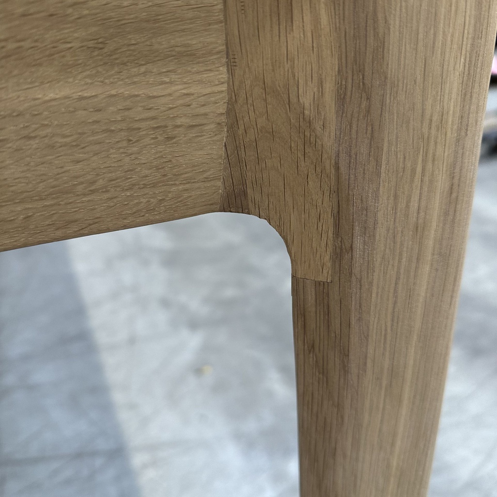 Bok extendable dining table