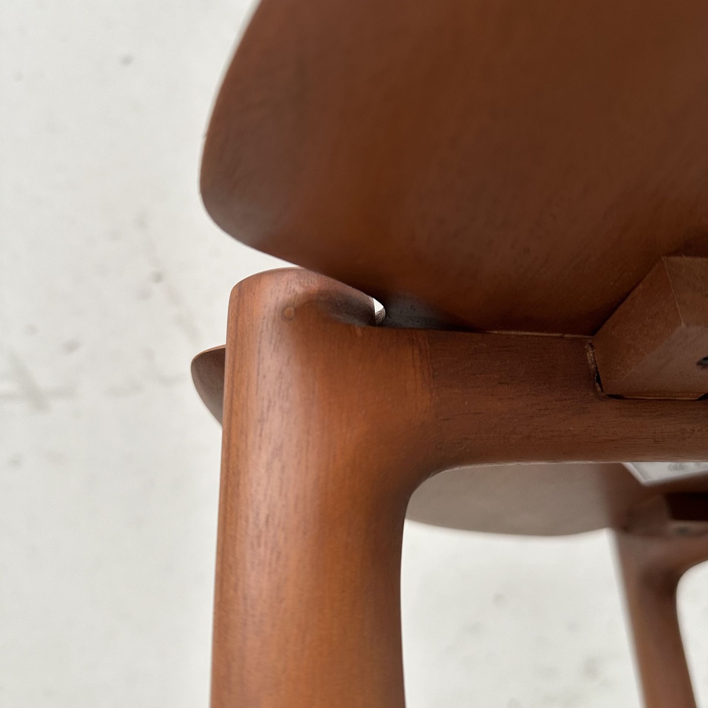 PI side table