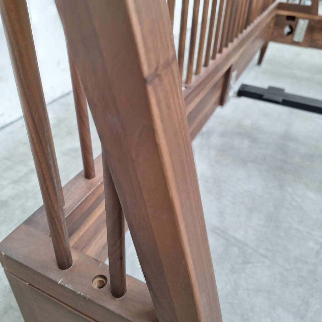 Walnut Spindle bed