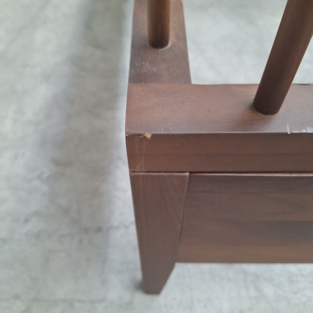 Walnut Spindle bed
