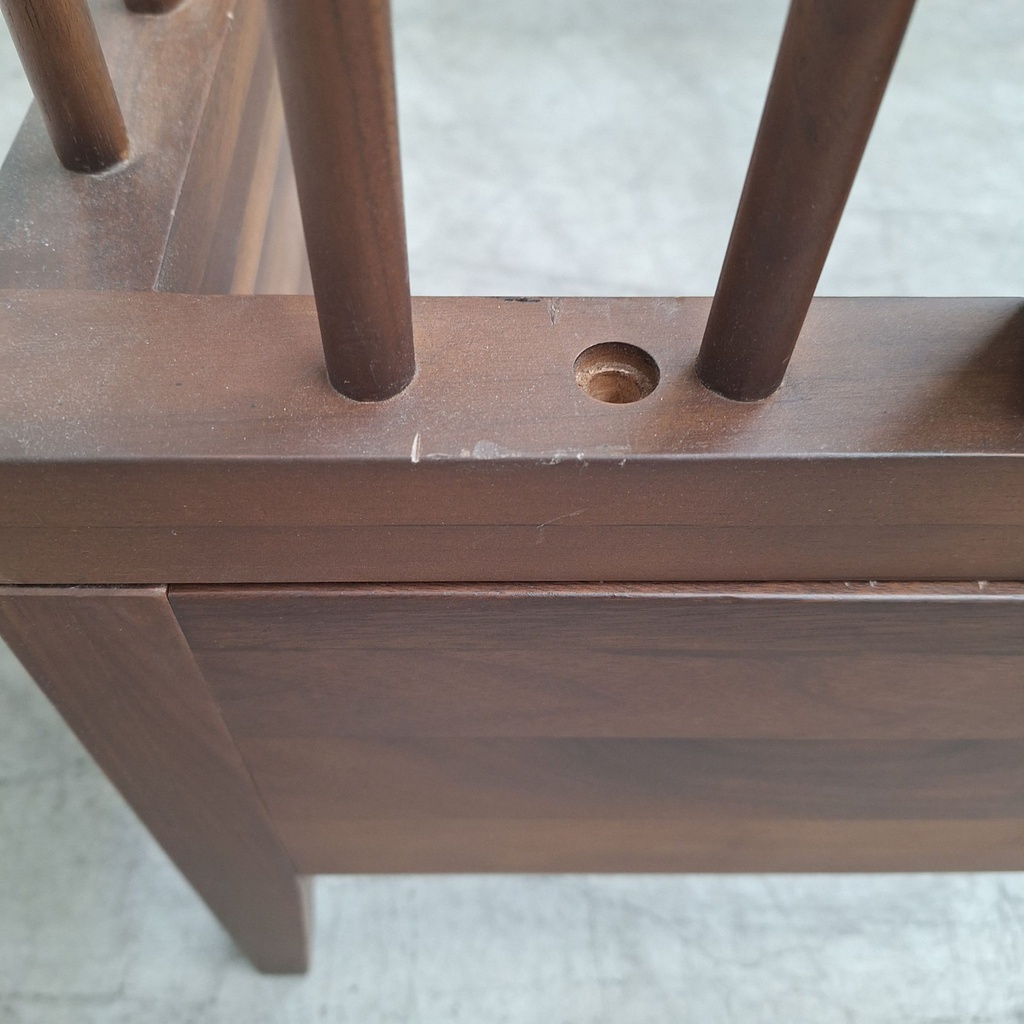 Walnut Spindle bed