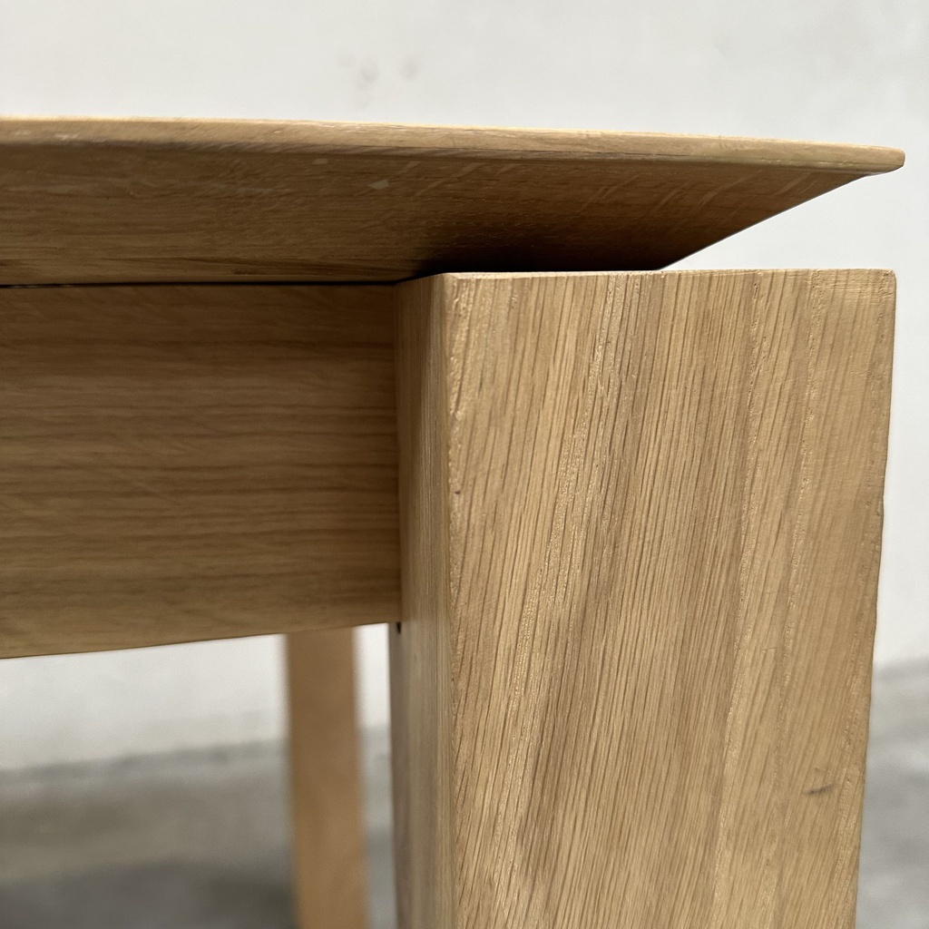 Slice extendable dining table