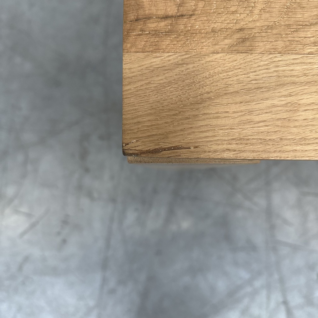 Slice extendable dining table