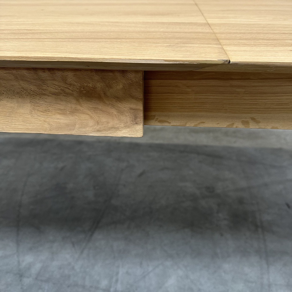 Slice extendable dining table