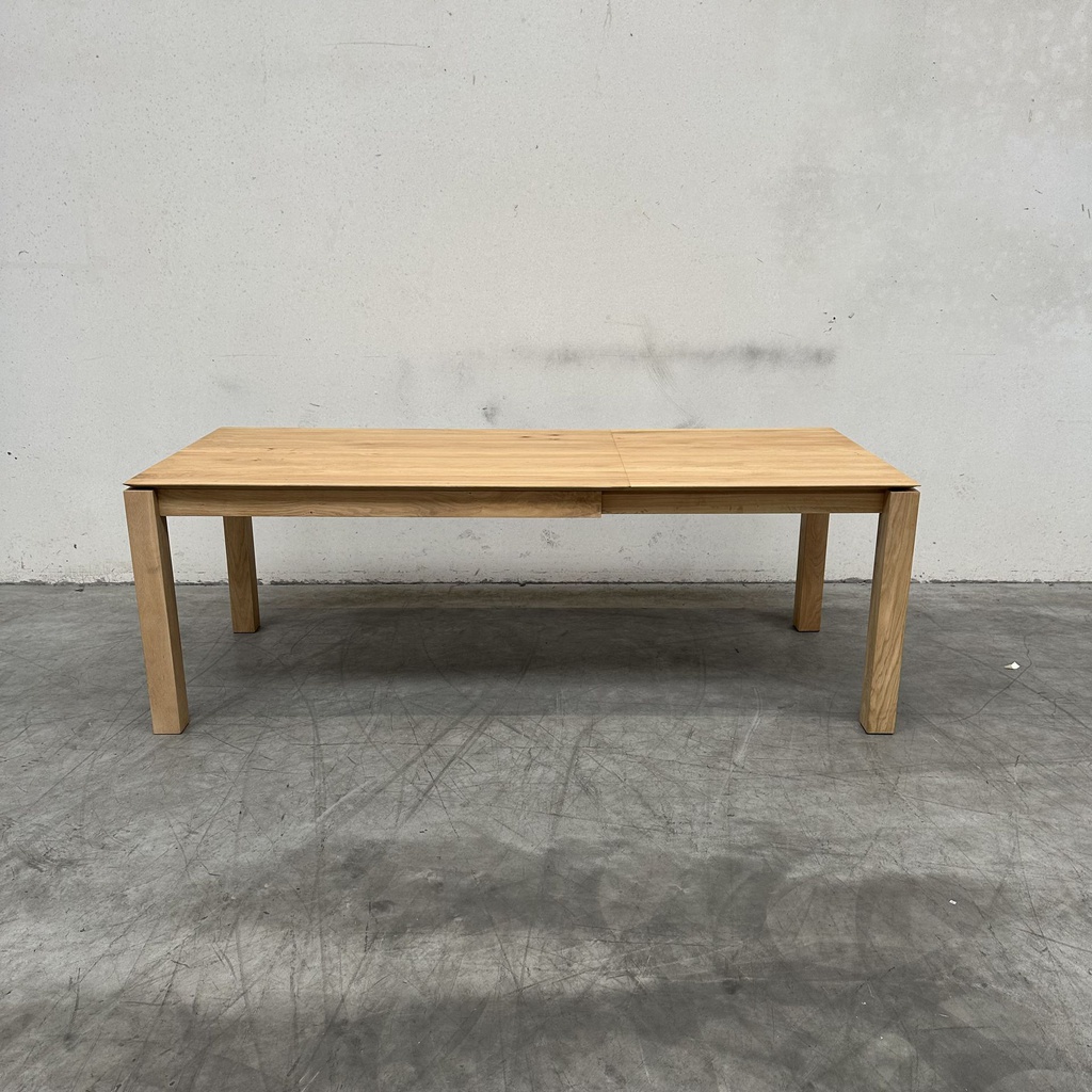 Slice extendable dining table