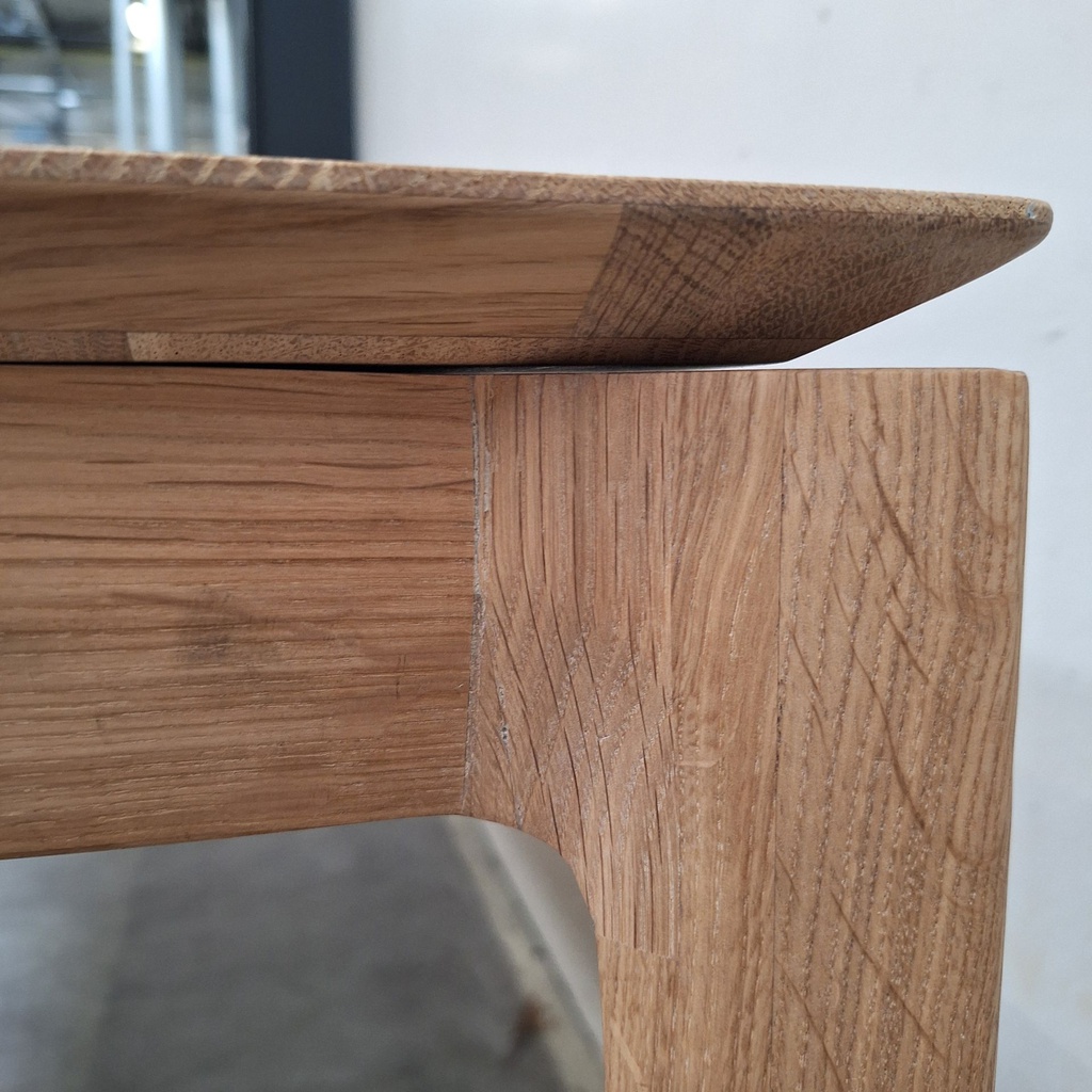 Bok extendable dining table