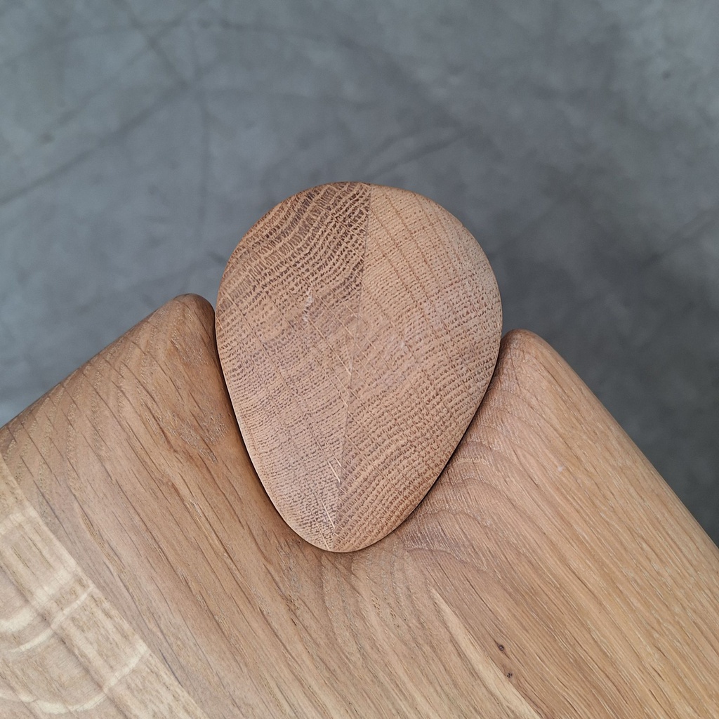 PI dining table