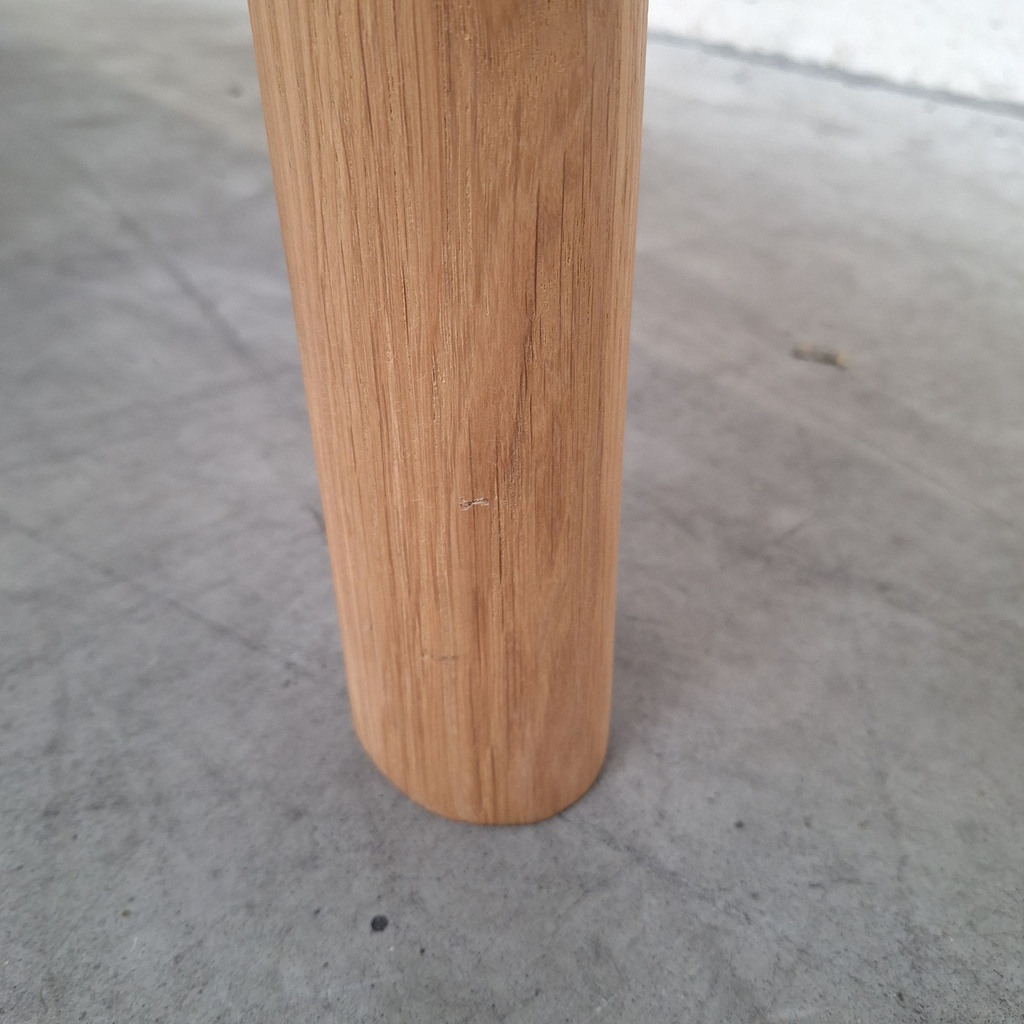 PI dining table