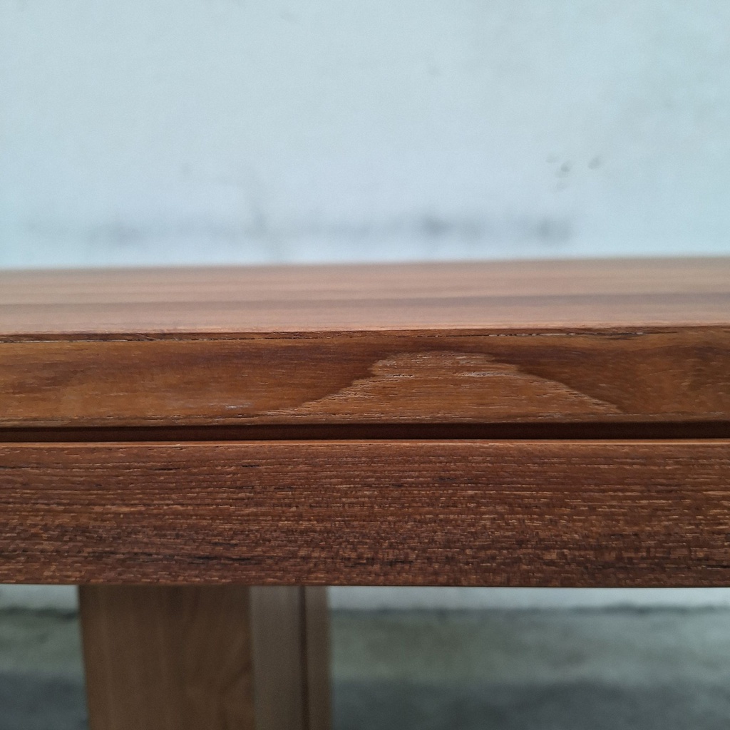 Double extendable dining table