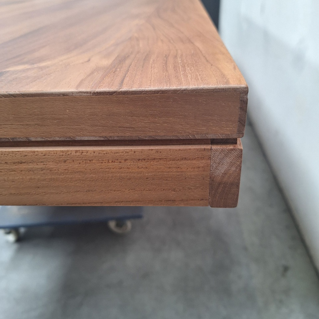 Double extendable dining table