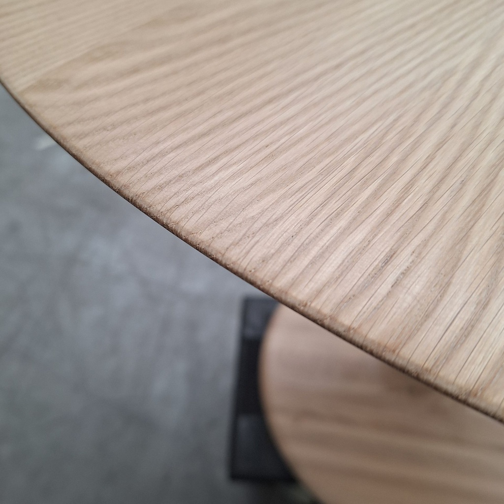 Torsion dining table