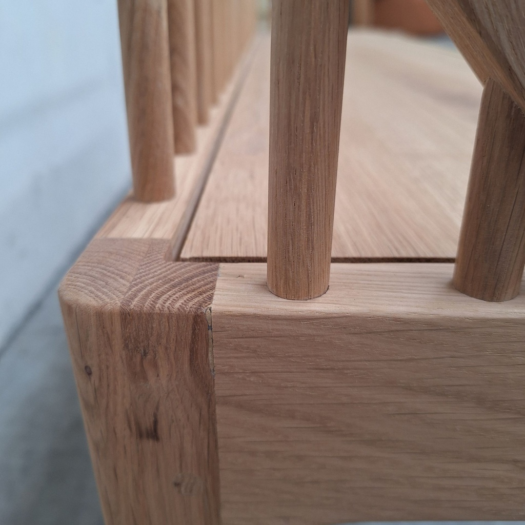 Spindle bench