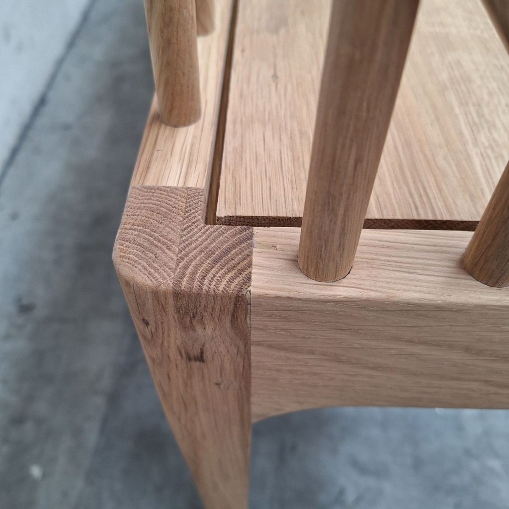 Spindle bench