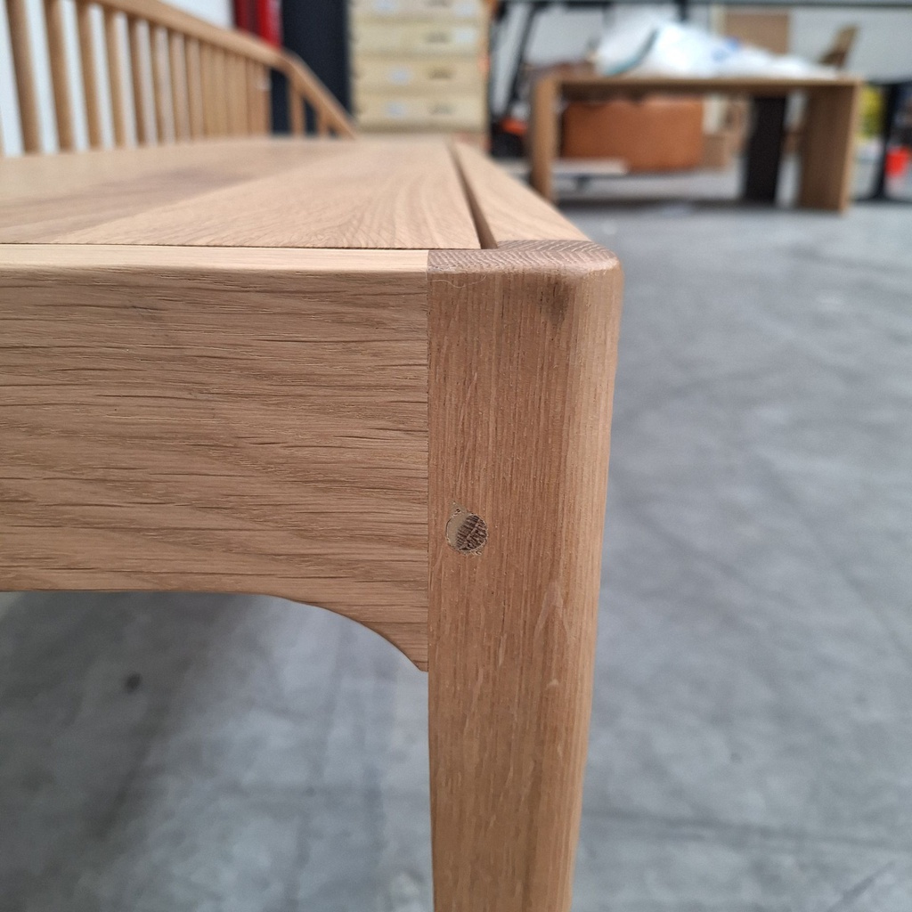 Spindle bench