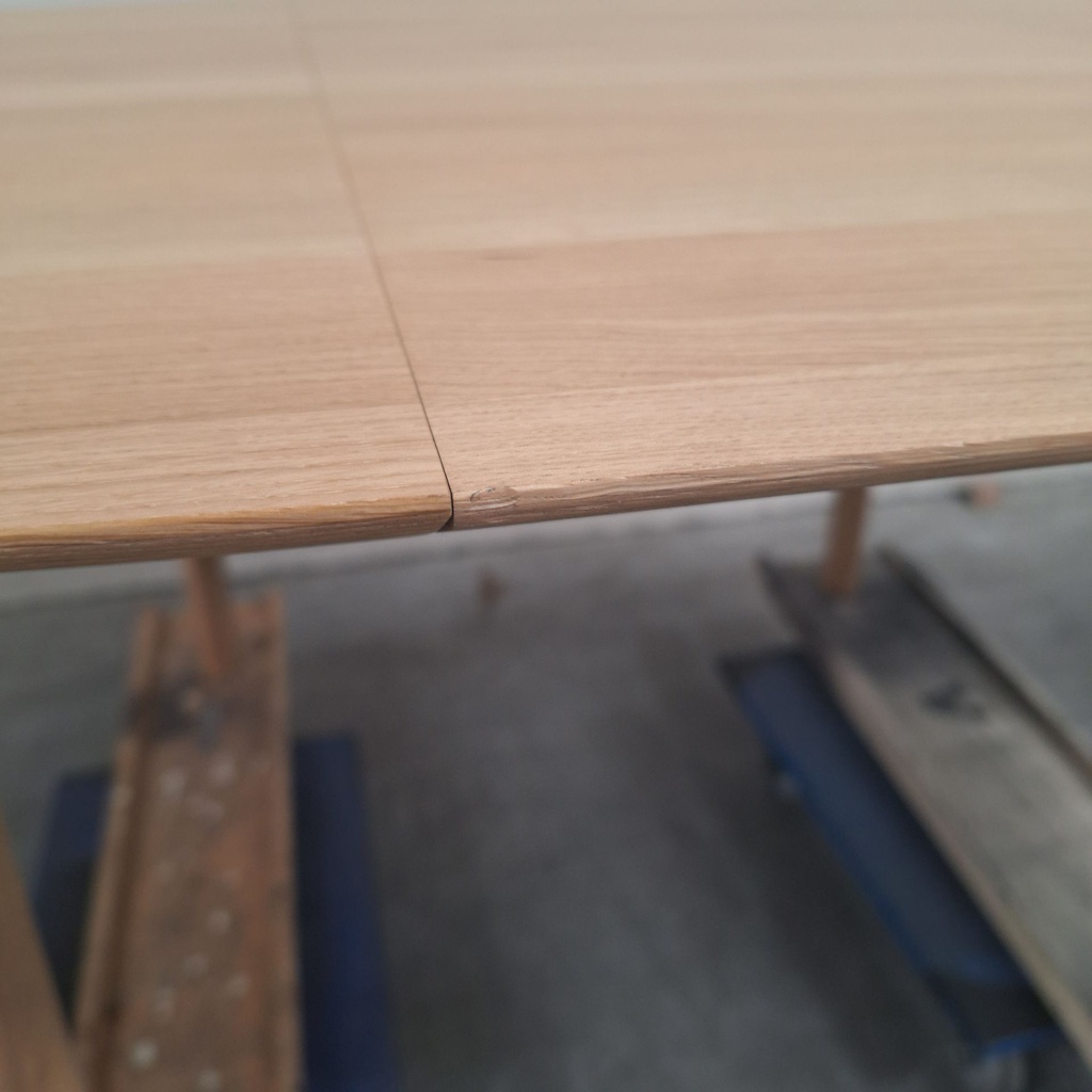Bok round extendable dining table
