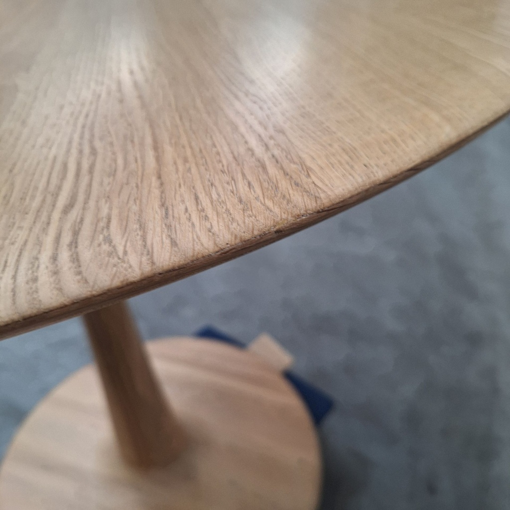 Torsion dining table