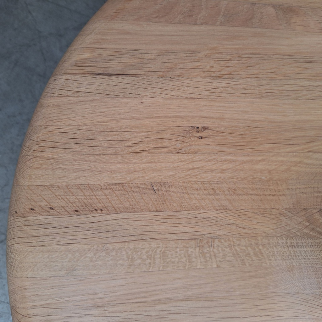 Torsion dining table
