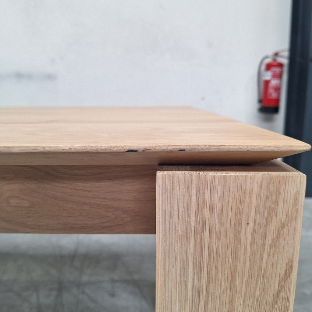 Slice dining table