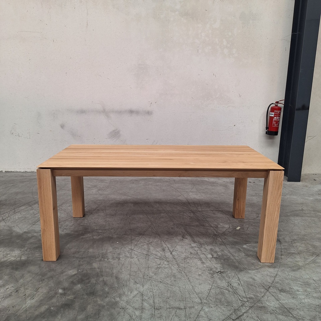 Slice dining table