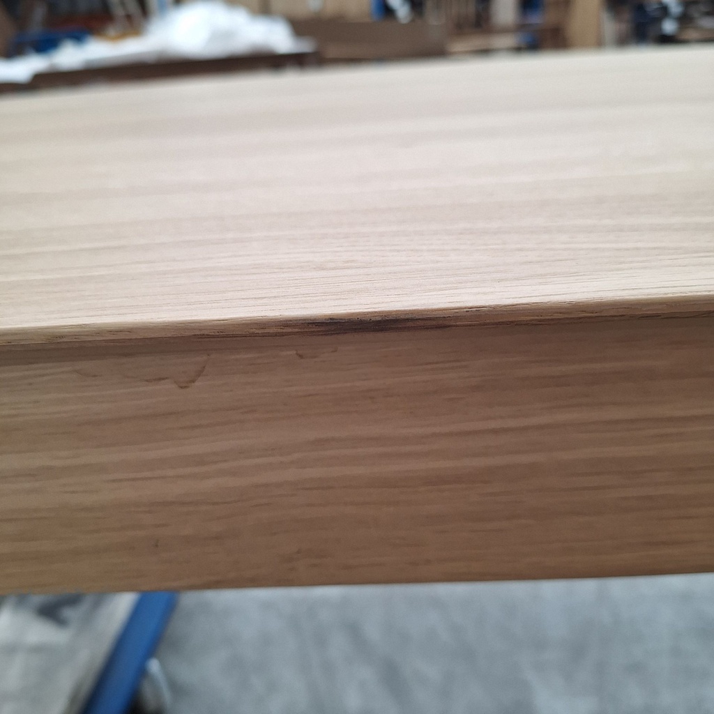 Slice extendable dining table