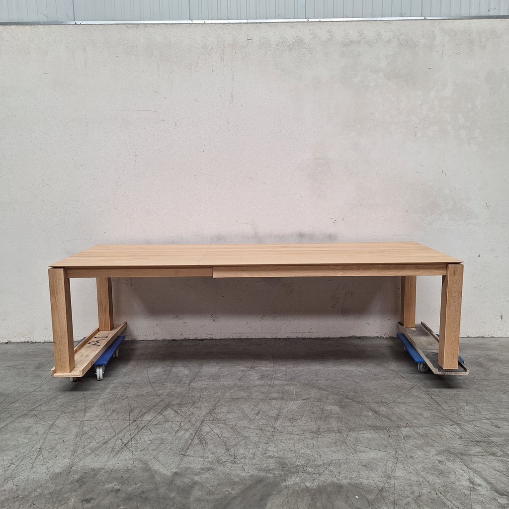 Slice extendable dining table