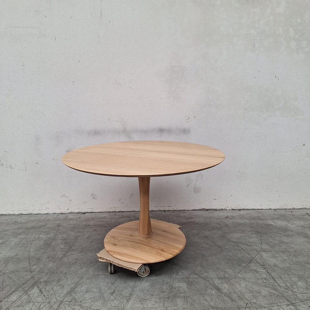 Torsion dining table