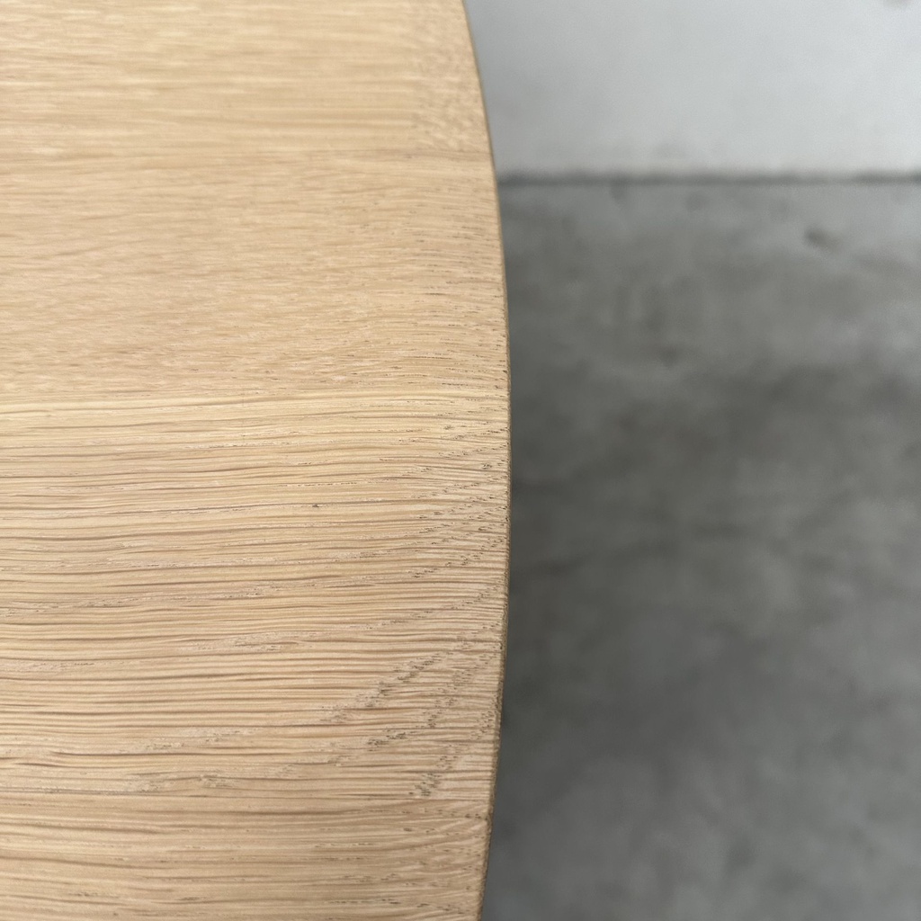 Torsion dining table