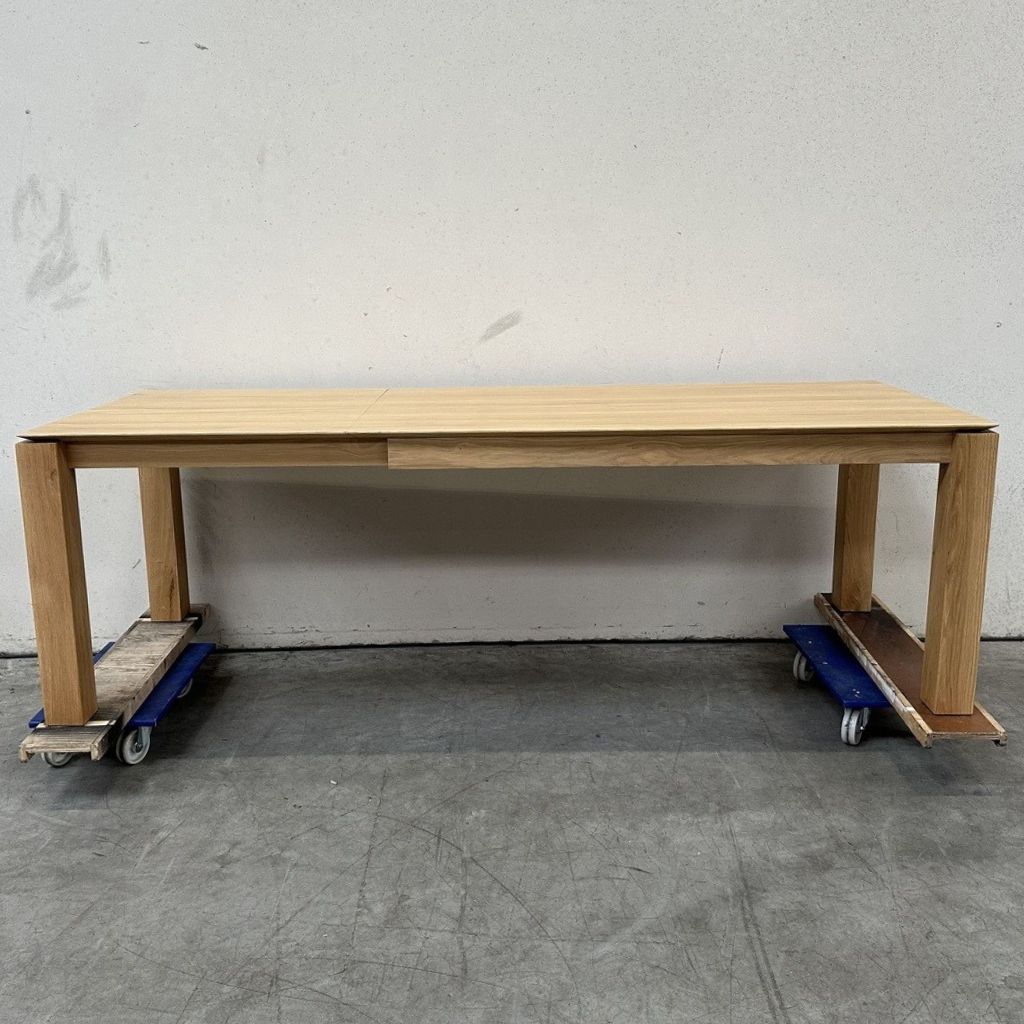Slice extendable dining table