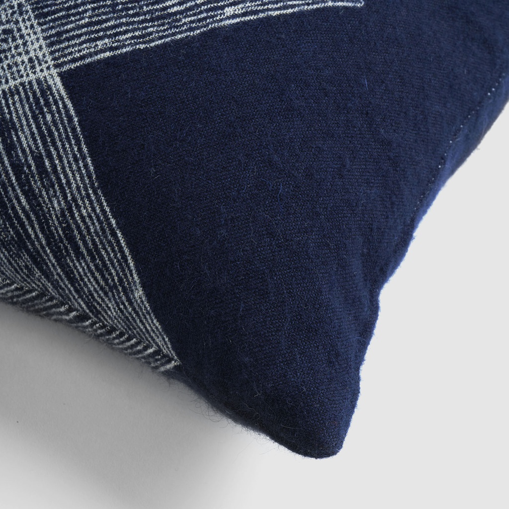Linear Diamonds cushion